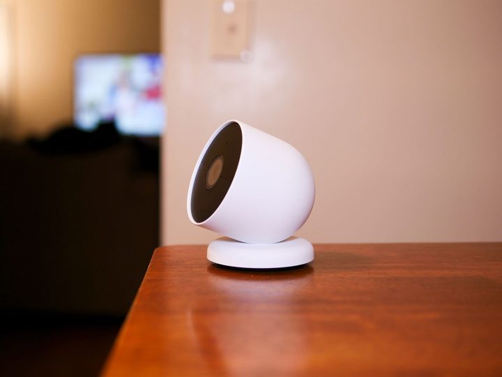 Google Nest Cam (battery) on wooden table.