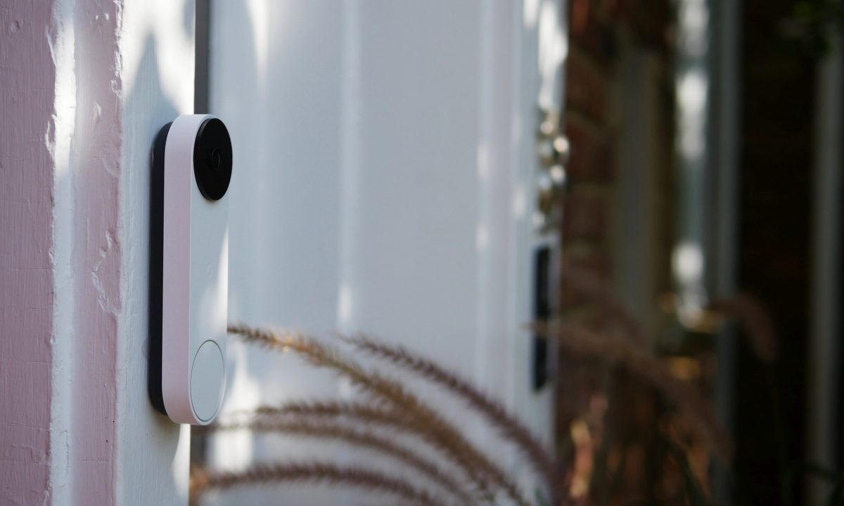 Side view of Google Nest Doorbell (battery) on outside of door.