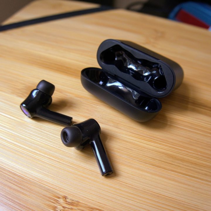 Razer Hammerhead battery case open.