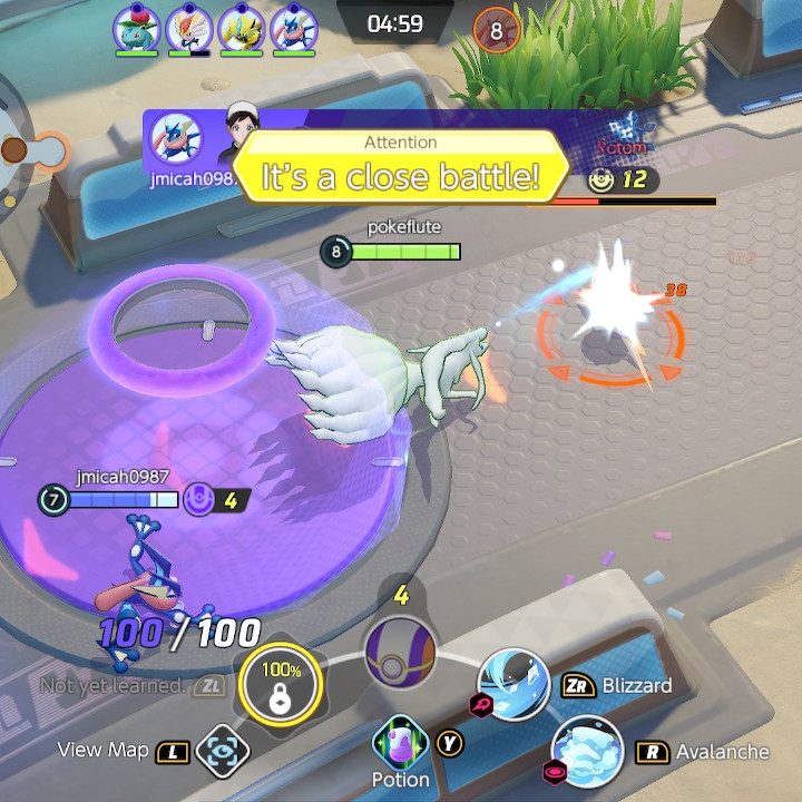 The Unite announcer tells players that it's a close fight.