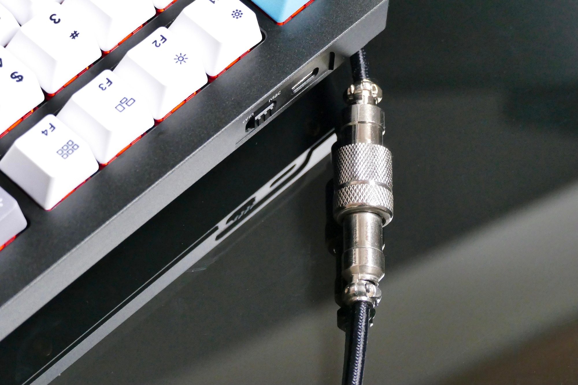 Keychron Q1 aviator-style connector.
