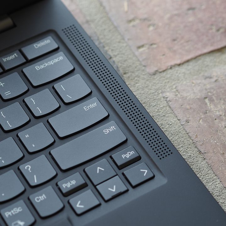 Speaker on the right side of the Lenovo ThinkPad X1 Carbon Gen 9.
