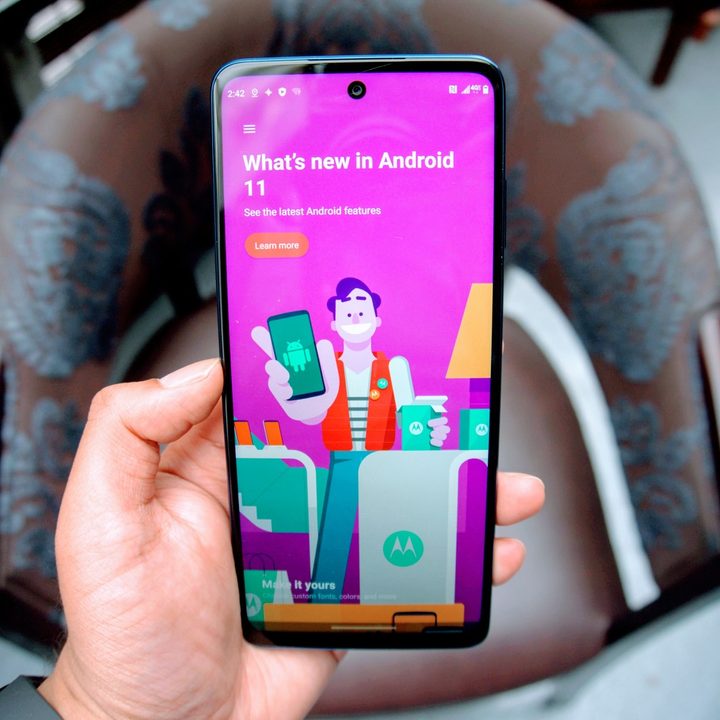 Motorola Edge Android 11.