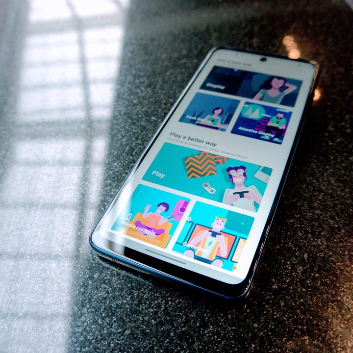 Motorola Edge features.