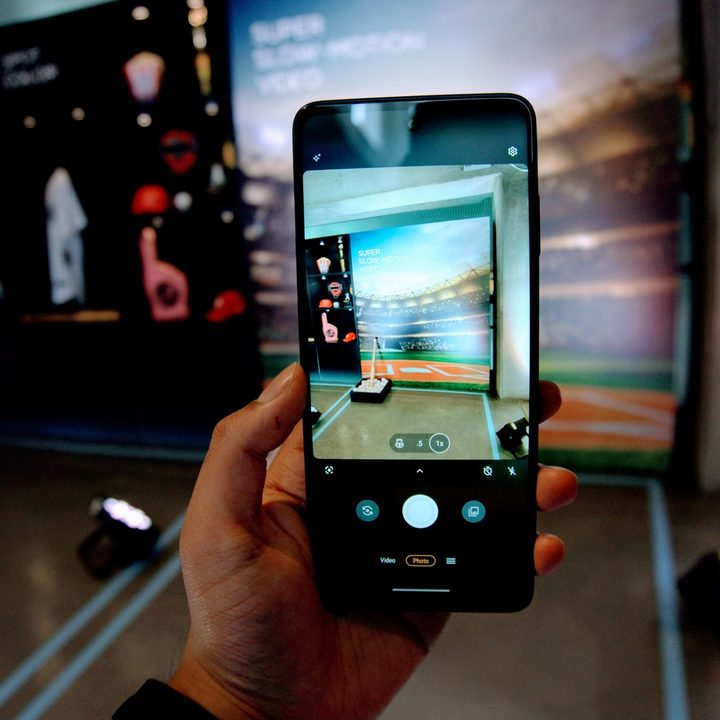 Motorola Edge slow motion video.