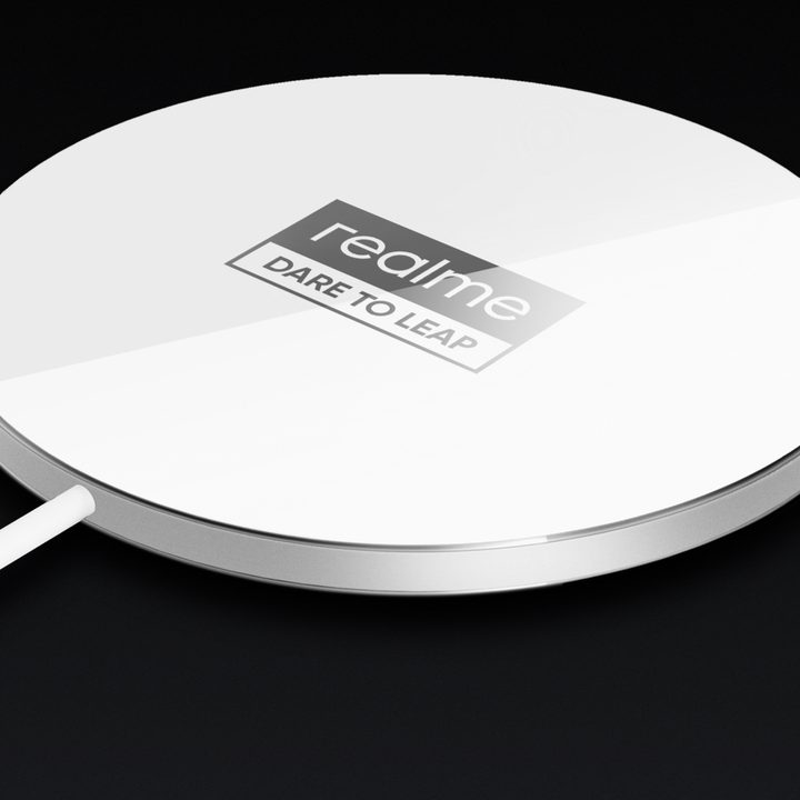 Realme MagDart charging puck.