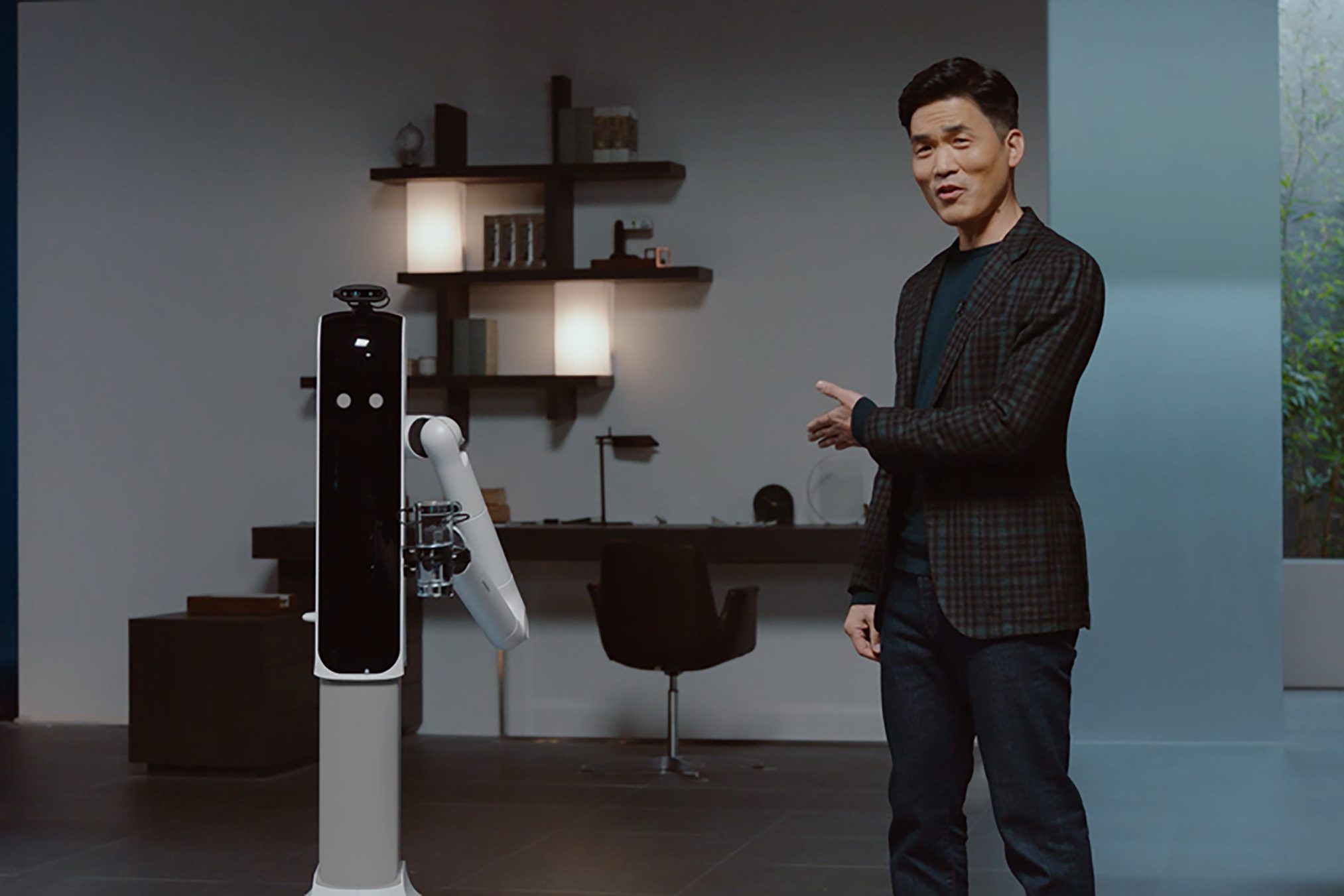 Samsung Bot Handy at CES 2021.
