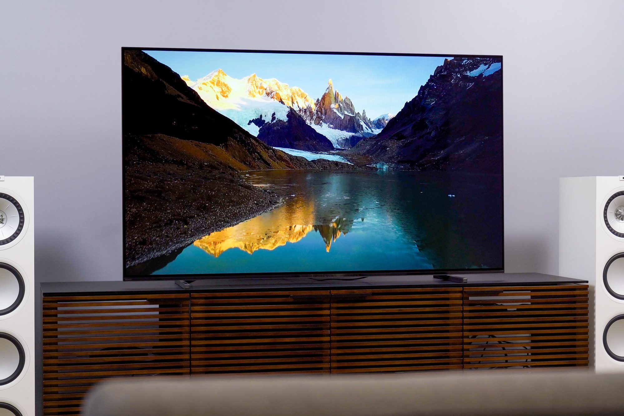 Mountain, landscape view on the screen on the Sony A80J 4K HDR OLED TV.