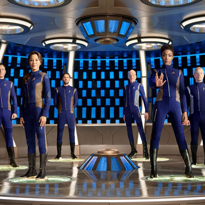 The cast of Star Trek: Discovery on the transporter platform.