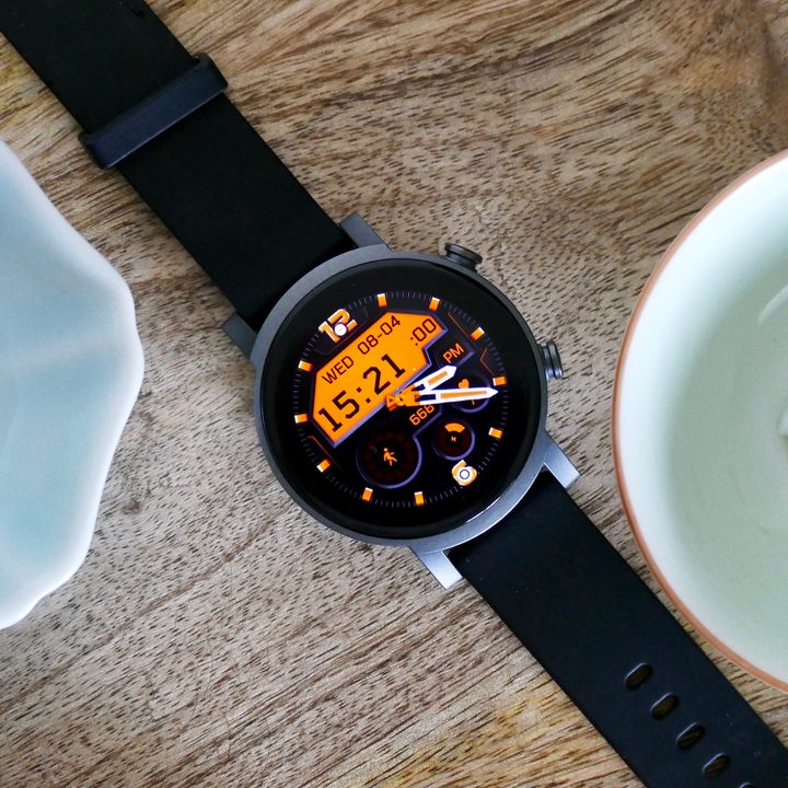 Mobvoi TicWatch E3 seen from the top down.