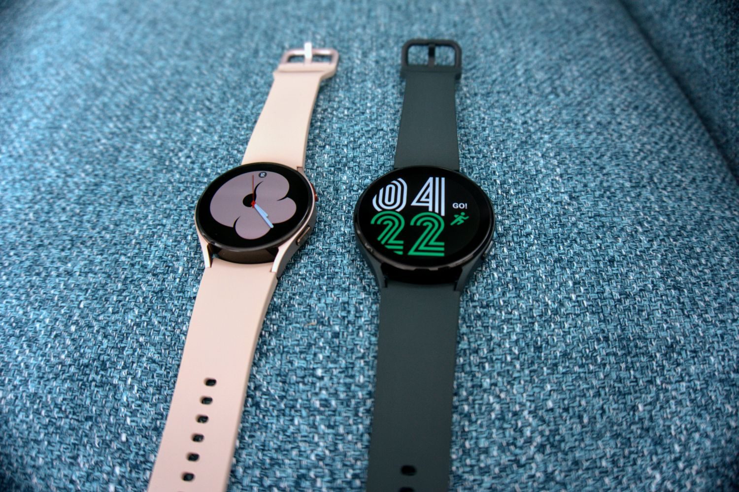 Watch 4 sizes showing screen.
