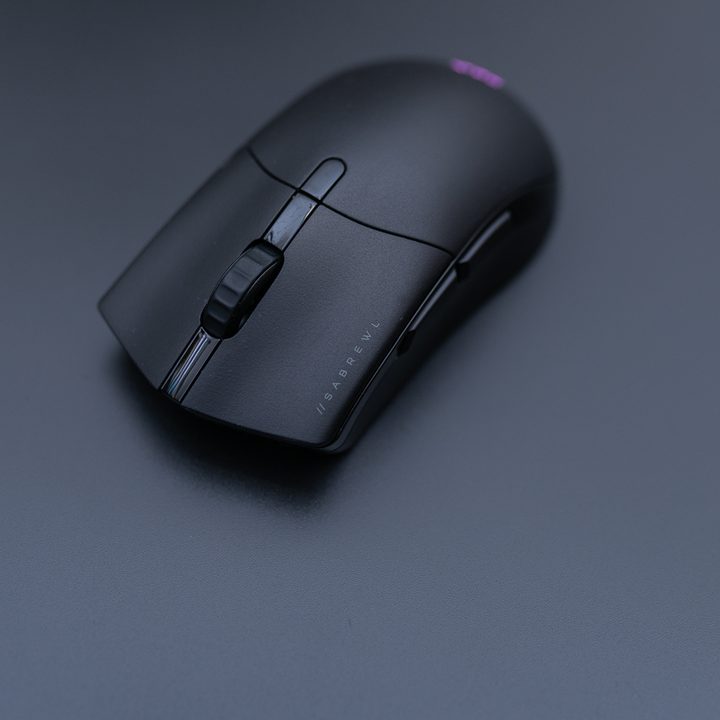 Corsair Sabre Pro Wireless, showing the scroll wheel.