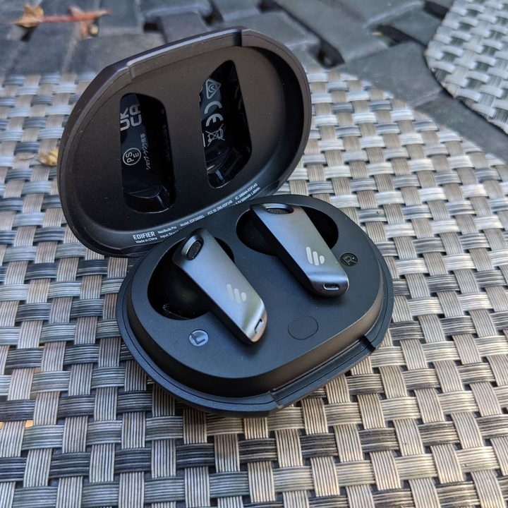 Edifier NeoBuds Pro.