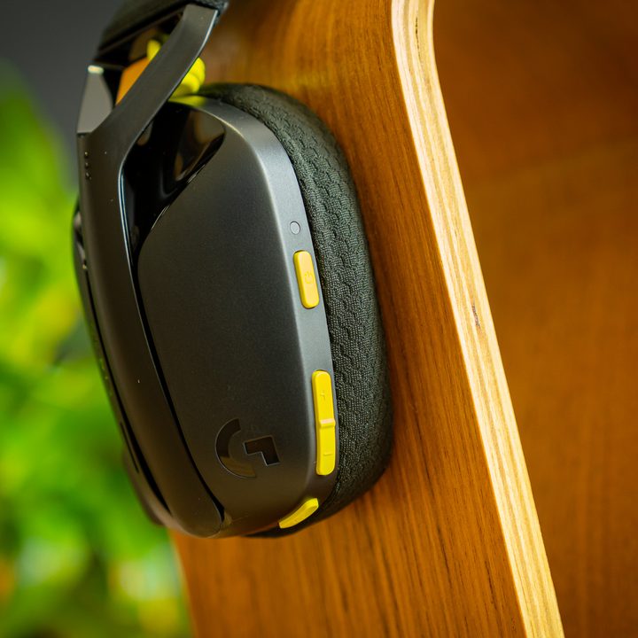 Controls on the G435 gaming headset.
