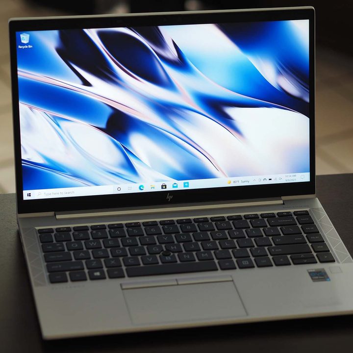 HP EliteBook 840 Aero G8 sitting on desk.