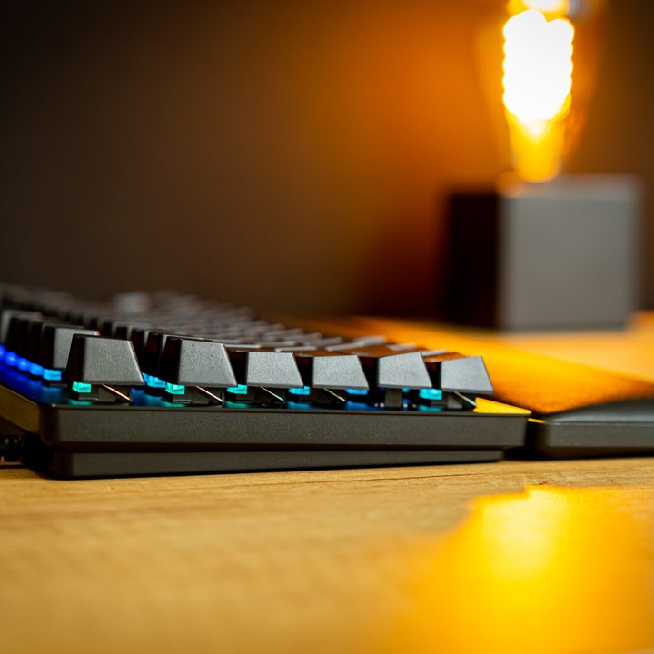 Side profile of the Huntsman V2 TKL.