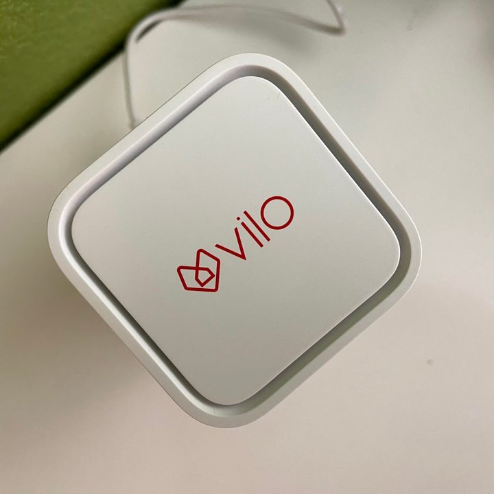 Vilo's prominent logo is found at the top of the router.