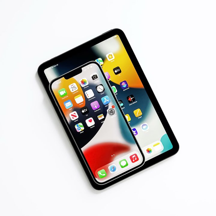 iPad Mini 6 and iPhone 13 Pro Max.