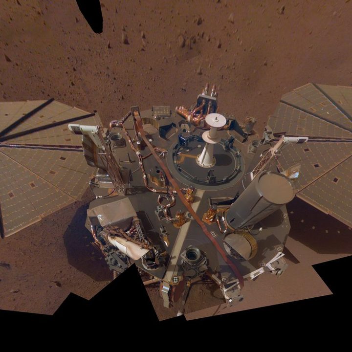 This selfie of NASA’s InSight lander is a mosaic made up of 14 images taken on March 15 and April 11 .