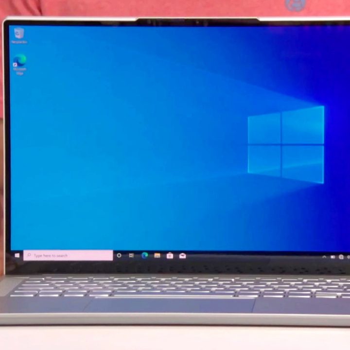 The front of the Lenovo IdeaPad Slim 7 Carbon.
