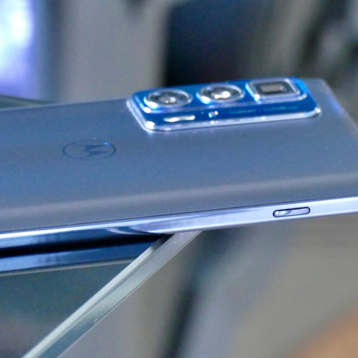 Moto Edge 20 Pro's Google Assistant button.