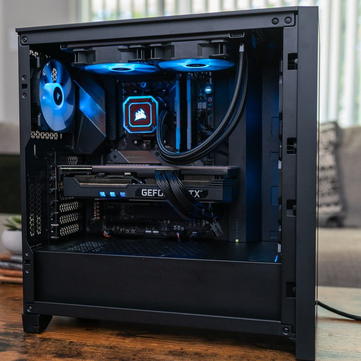 Origin Neuron with the side panel off.