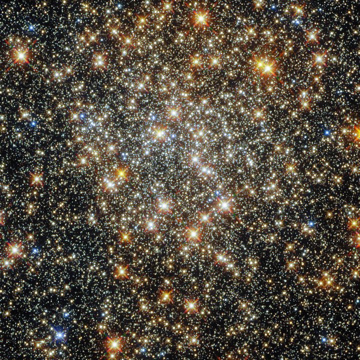 This sparkling starfield, captured by the NASA/ESA Hubble Space Telescope’s Wide Field Camera 3 and Advanced Camera for Surveys, contains the globular cluster ESO 520-21 (also known as Palomar 6).