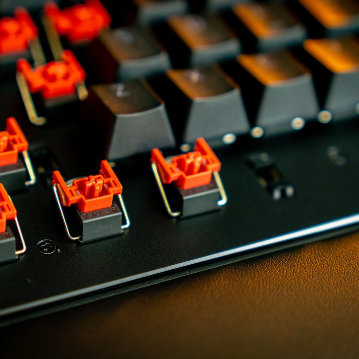 Switches on the Huntsman V2 TKL.