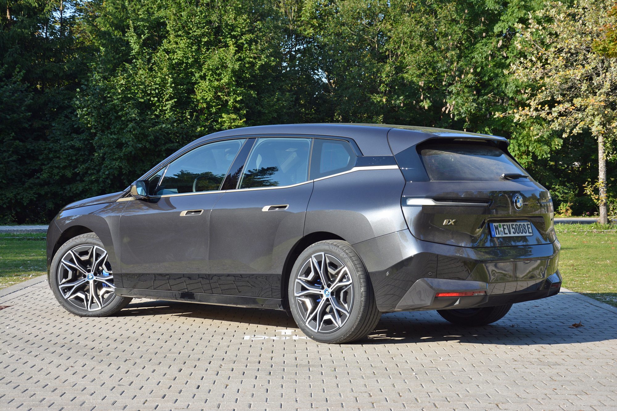 2022 BMW iX xDrive50i