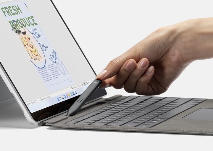 Surface Pro 8. Hand lifting up the Slim Pen 2.