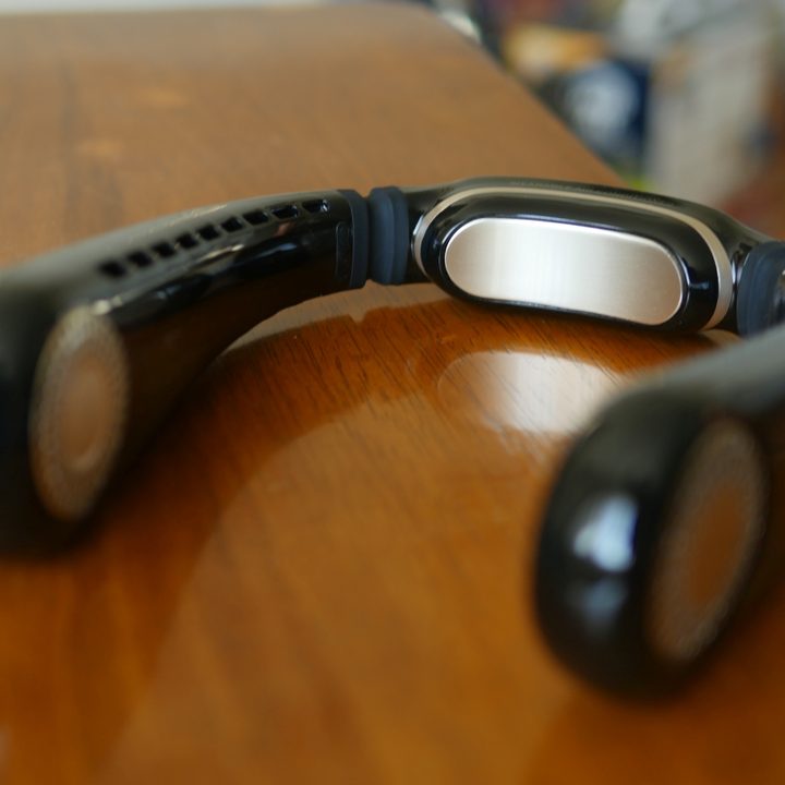 Ceramic plate on Torras Coolify wearable air conditioner.