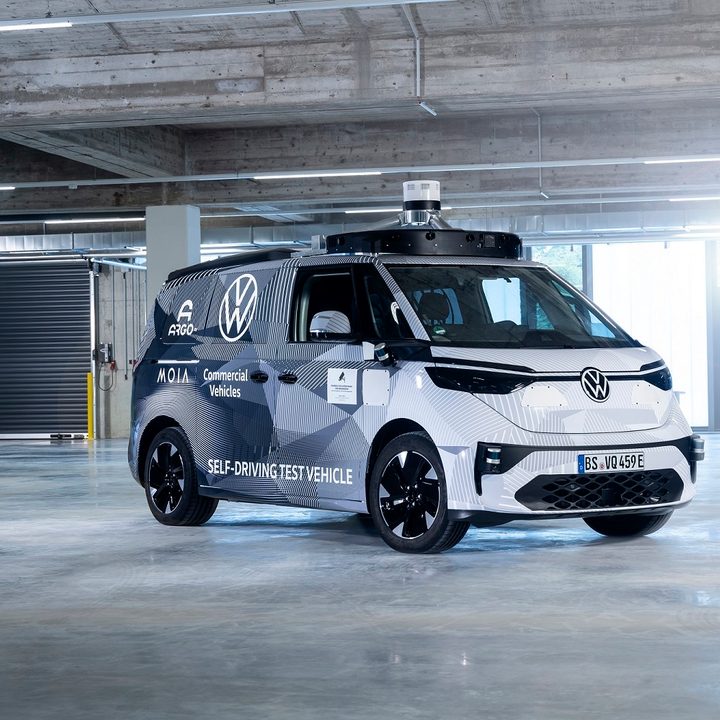 volkswagen unveils argo ai powered id buzz ad electric van