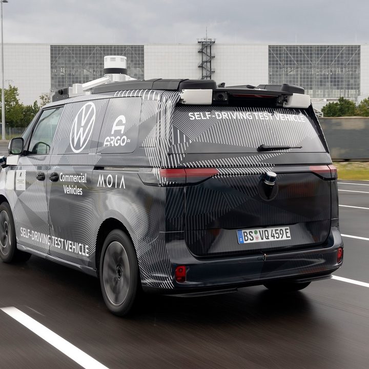 volkswagen unveils argo ai powered id buzz ad electric van
