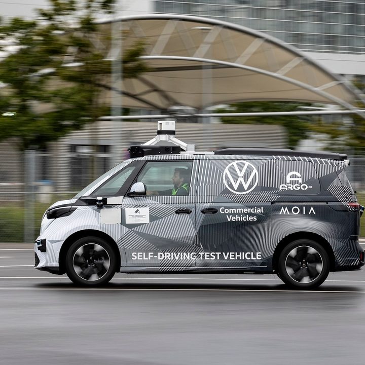 volkswagen unveils argo ai powered id buzz ad electric van