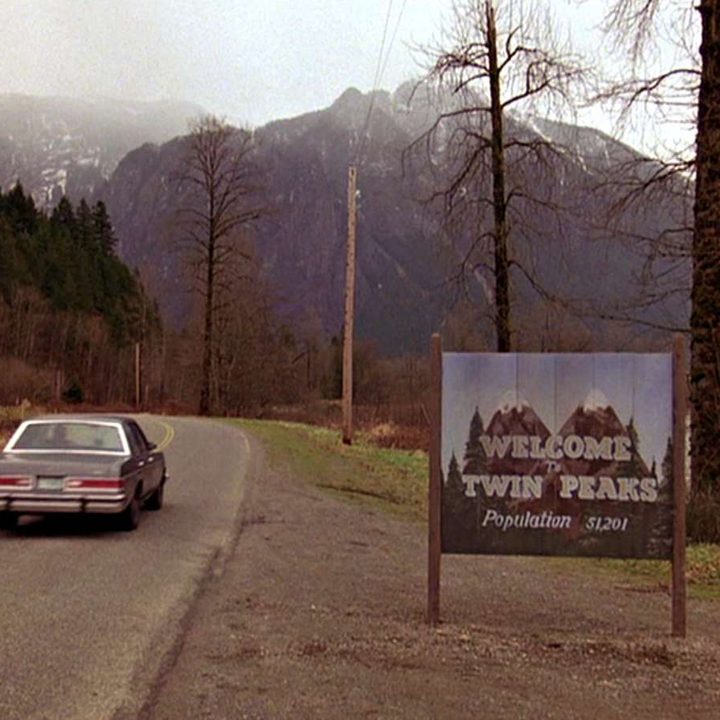Dale Cooper driving to the town Twin Peaks.