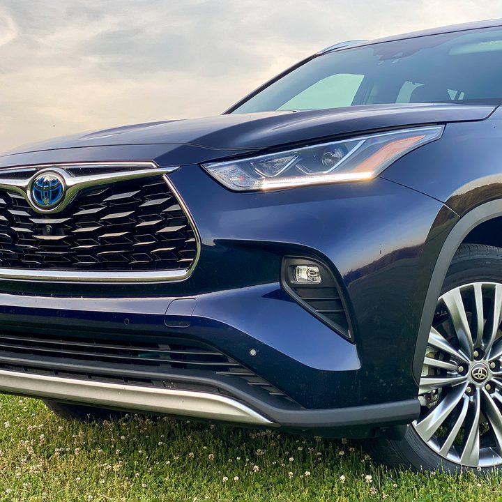 Front bumper on the 2021 Toyota Highlander Hybrid Platinum.
