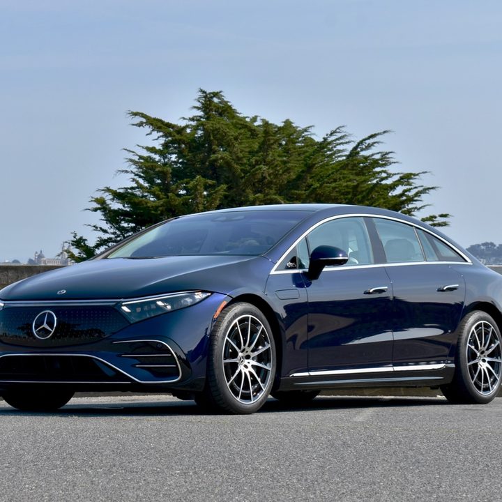 Front three quarter view of the 2022 Mercedes-Benz EQS.