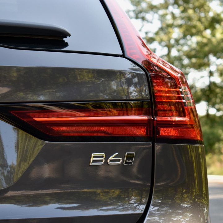 Detail view of the 2022 Volvo V90 Cross Country.