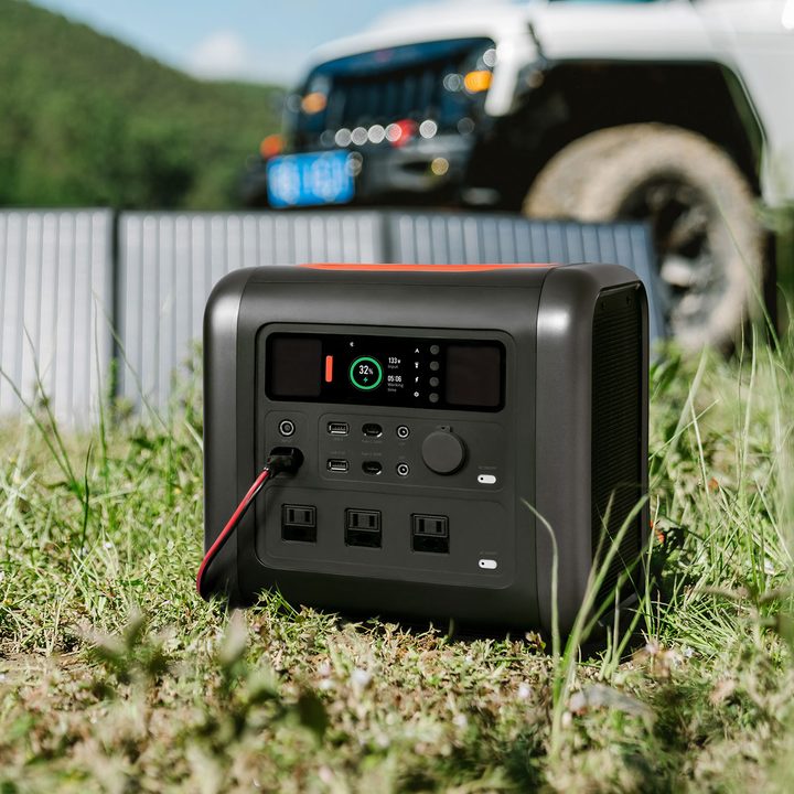 70mai Power Station Tera 1000 used outdoors.