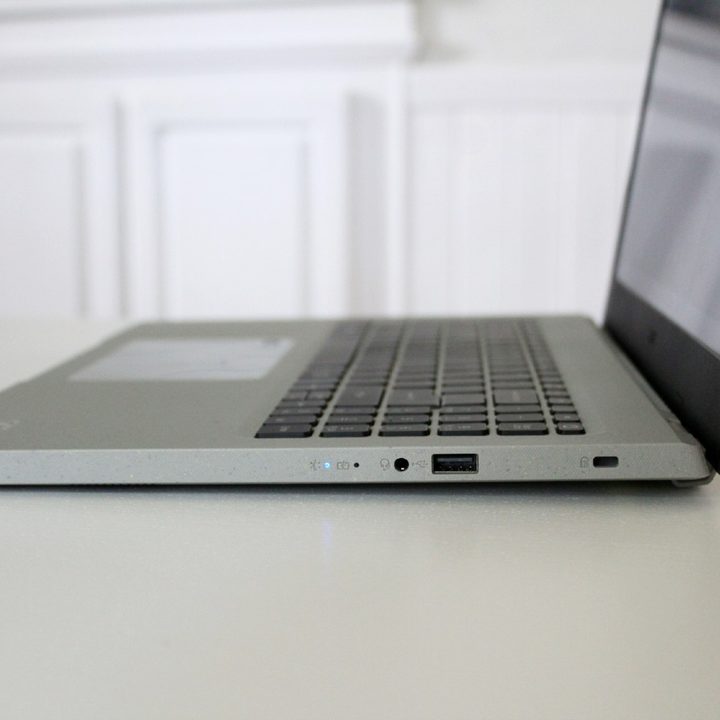 A side view of the Acer Aspire Vero, showing the thickness of the laptop.