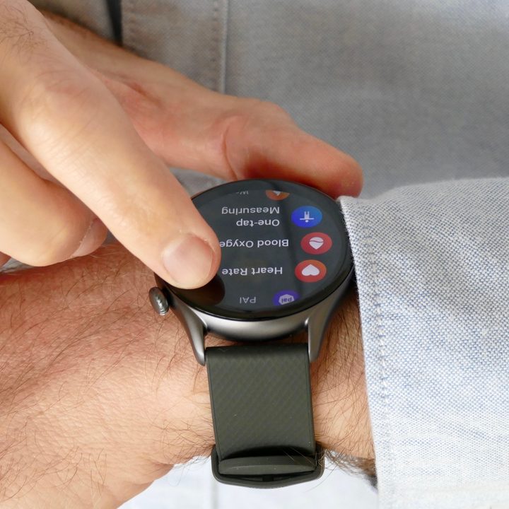 Using the screen on the Amazfit GTR 3 Pro.