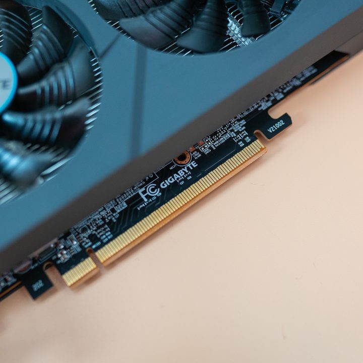 Gigabyte logon on AMD RX 6600.