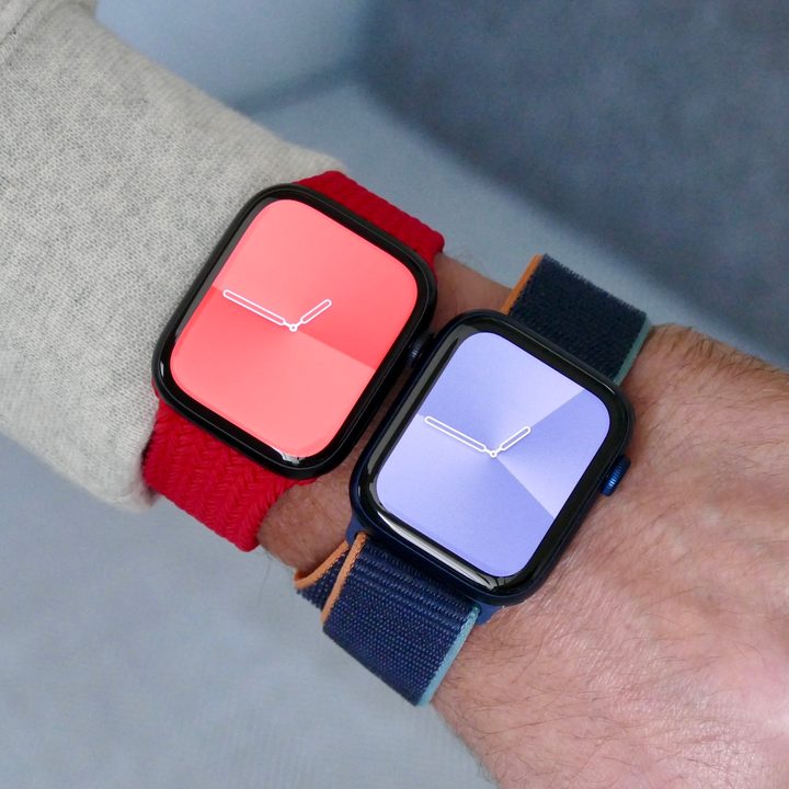 Apple Watch Series 7 and Series 6 from the top.