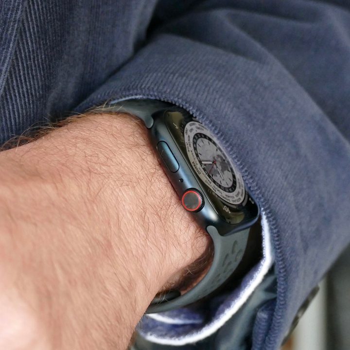 Apple Watch Series 7 from the side.