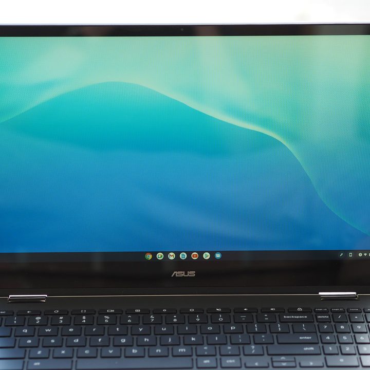 The screen of the Asus Chromebook Flip CX 5.