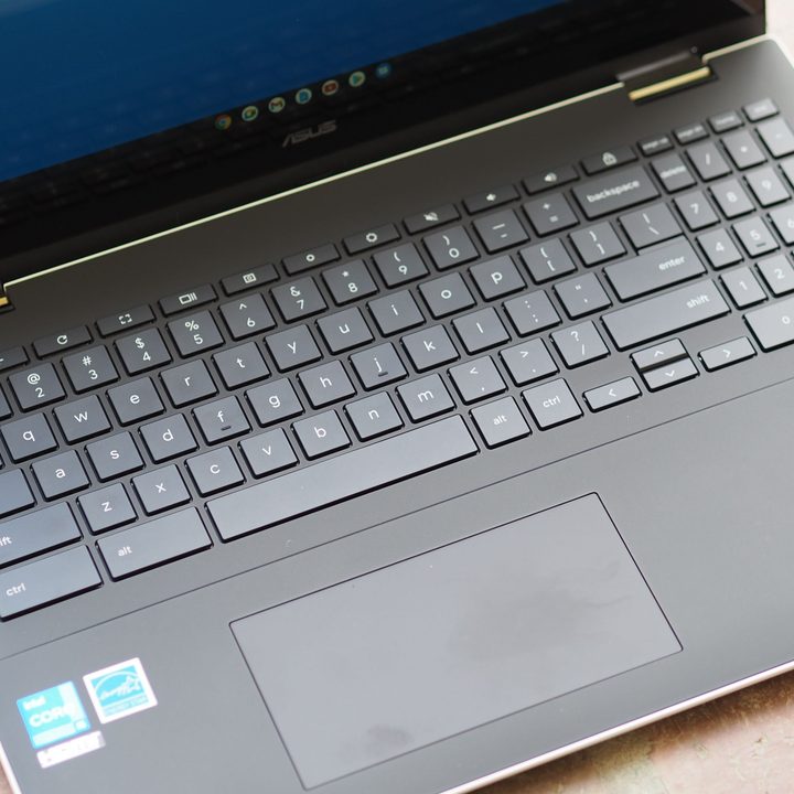The keyboard and touchpad of the Asus Chromebook Flip CX 5.