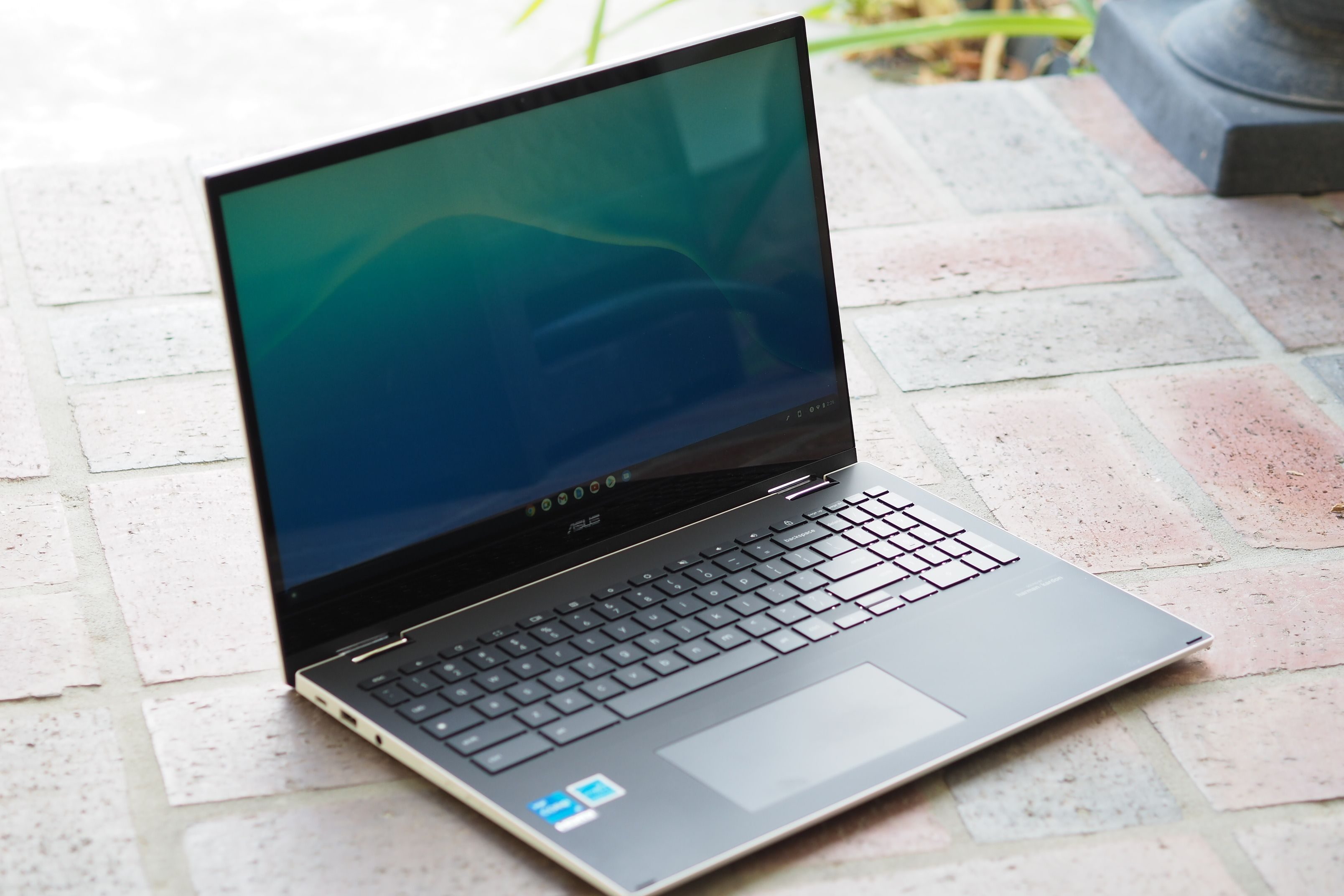Asus Chromebook Flip CX5 review: Fast but too expensive - Digital