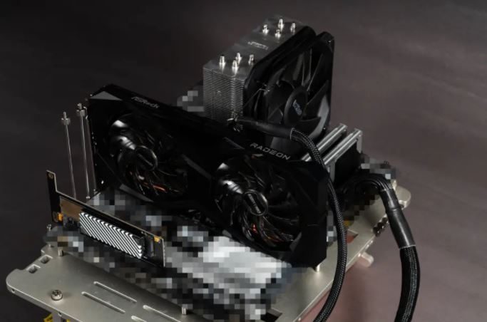 Intel Core i9-12900K alongside an AMD Radeon RX 6600 graphics card.