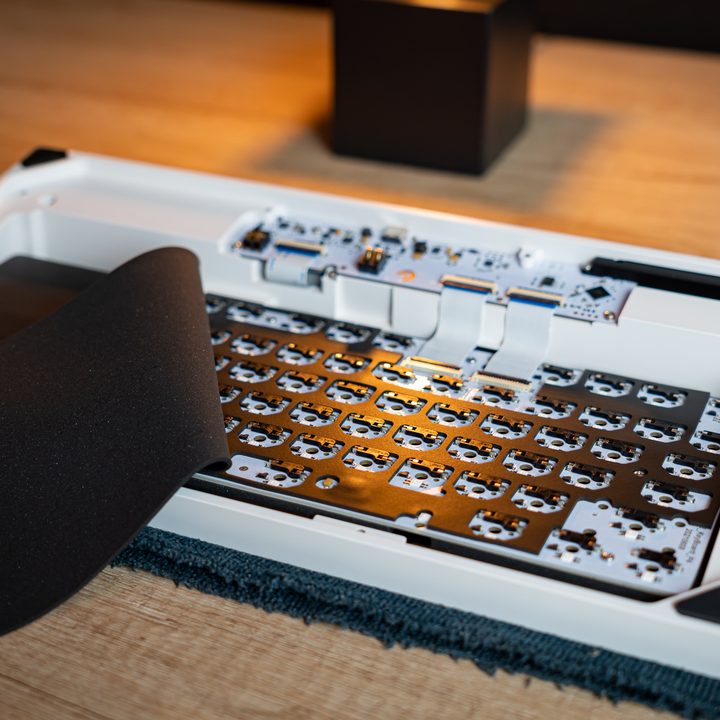 The Cyberboard R3 has a gasket mount with lots of foam