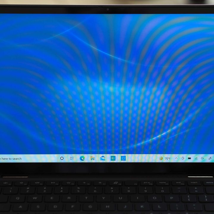 Closeup image of the Dell Inspiron 14 2-in-1's display